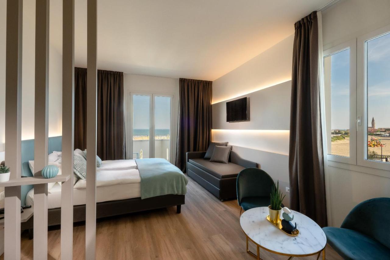 Hotel Delfino Каорле Экстерьер фото