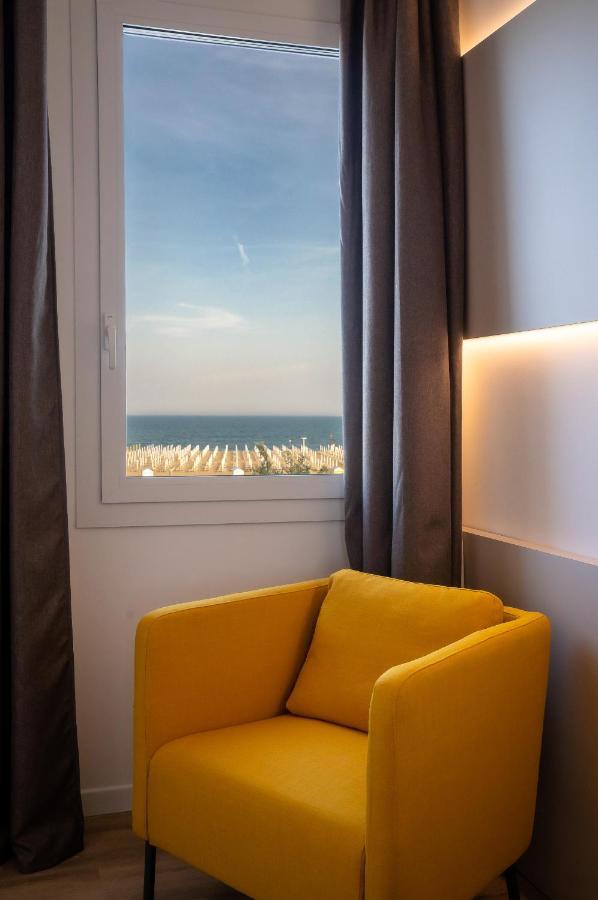 Hotel Delfino Каорле Экстерьер фото