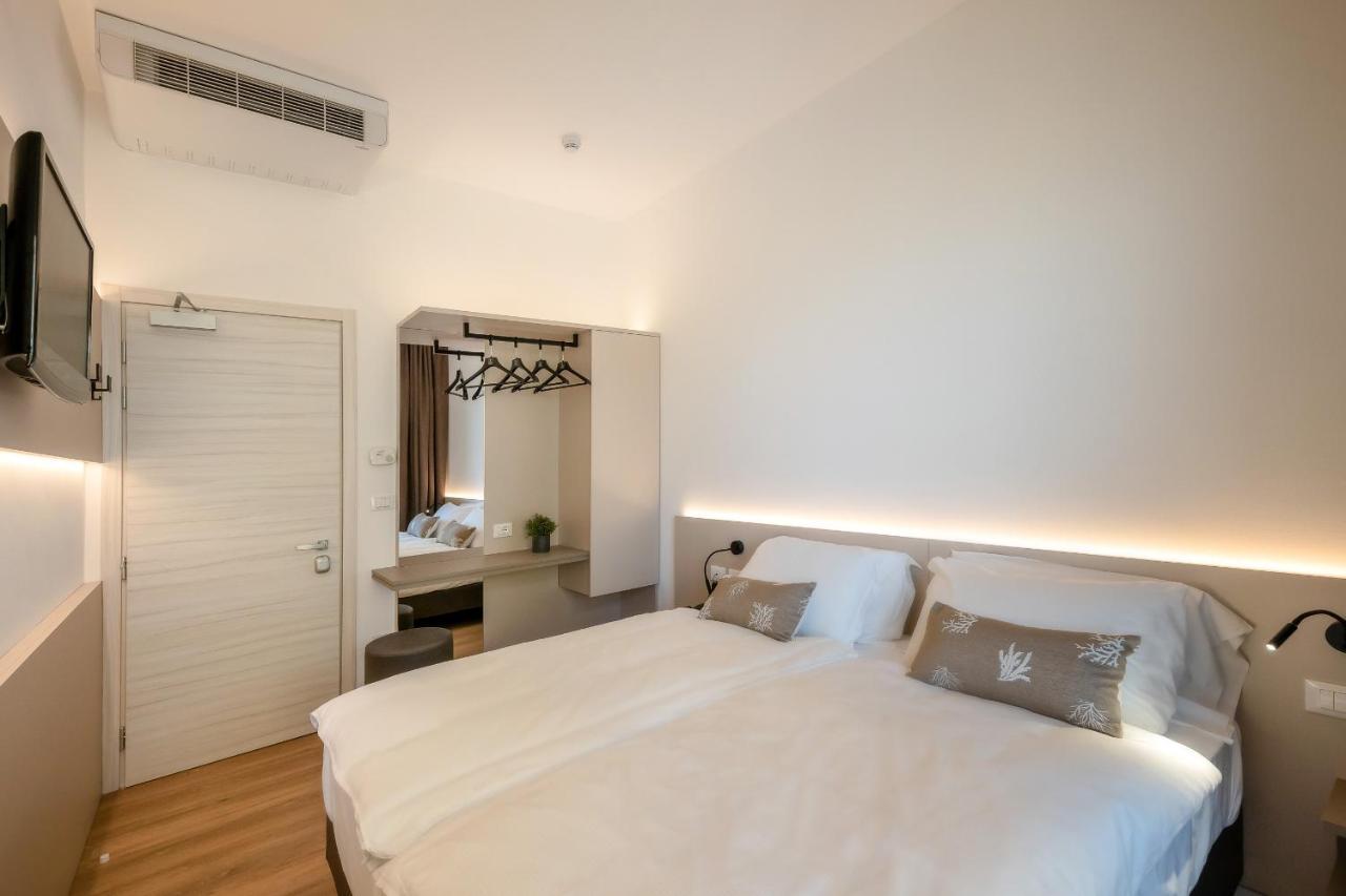 Hotel Delfino Каорле Экстерьер фото