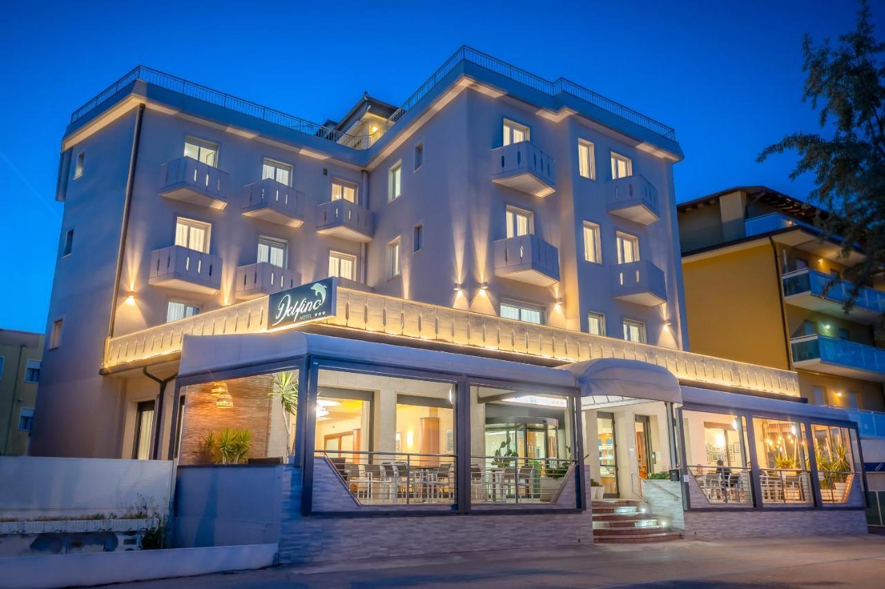 Hotel Delfino Каорле Экстерьер фото