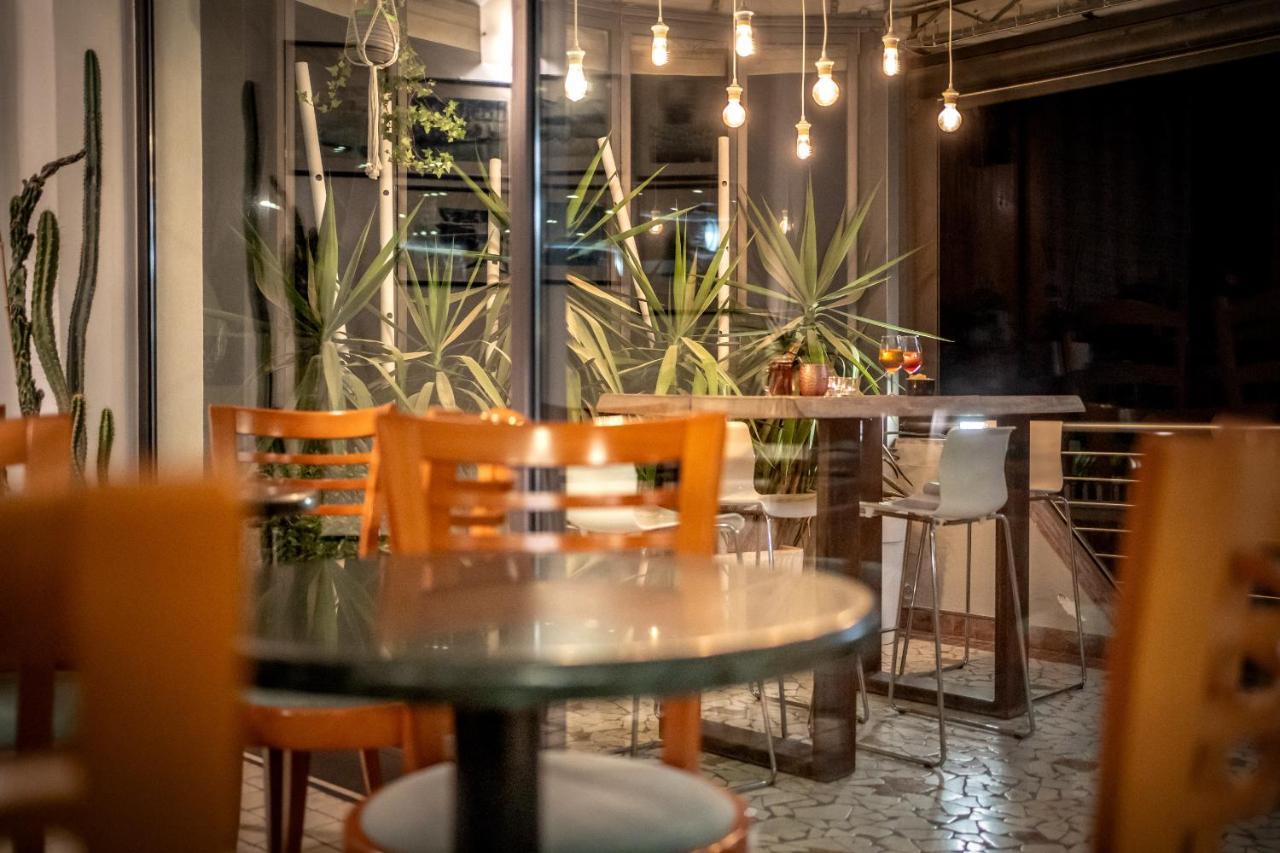 Hotel Delfino Каорле Экстерьер фото